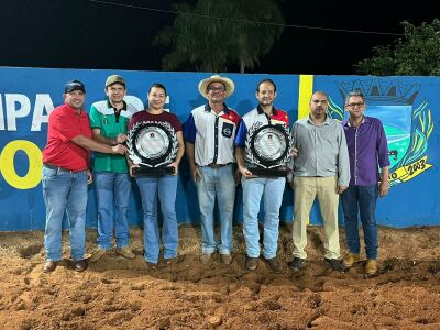 Imagem da notícia Prefeitura e Câmara de Figueirão são homenageadas por apoio à reforma do Clube do Laço Rancho dos Tropeiros